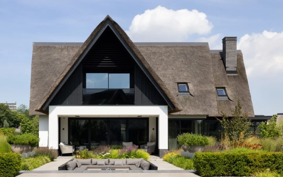 Vrijstaande villa met poolhouse