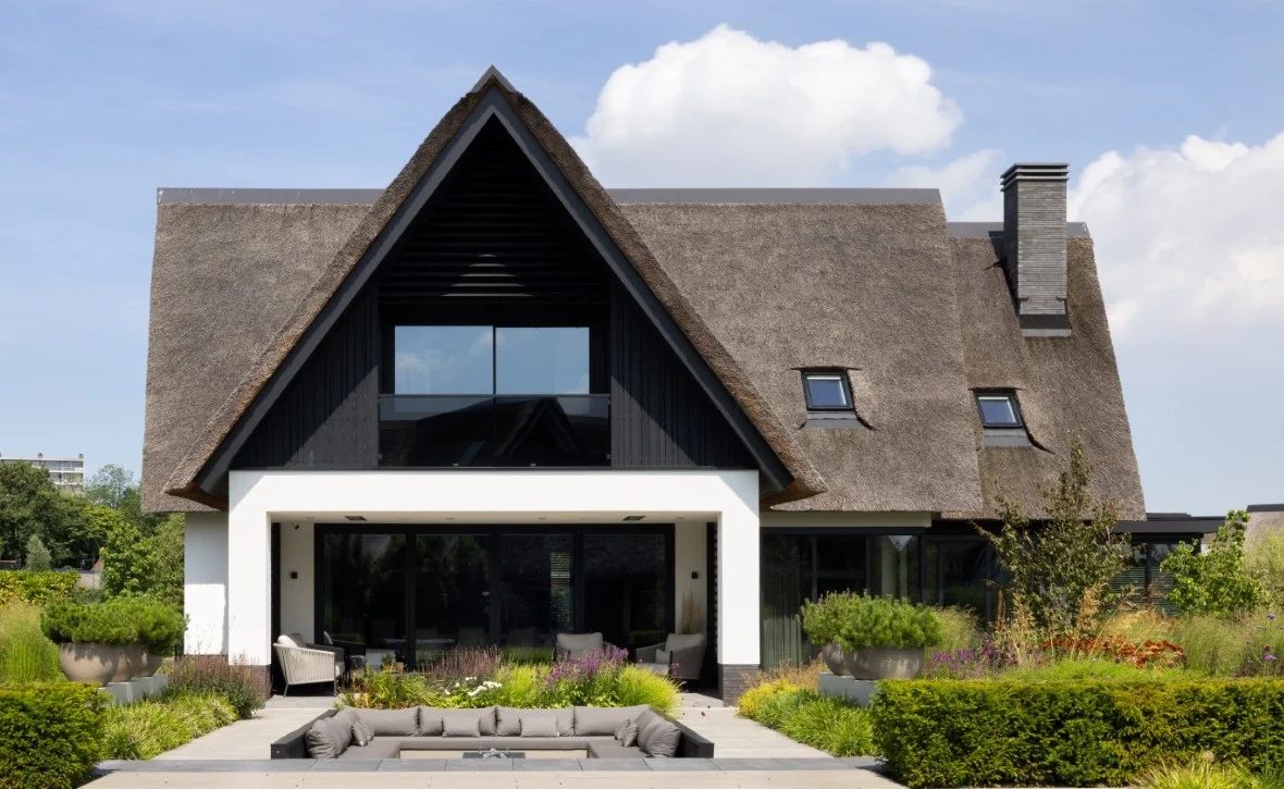 Vrijstaande villa met poolhouse