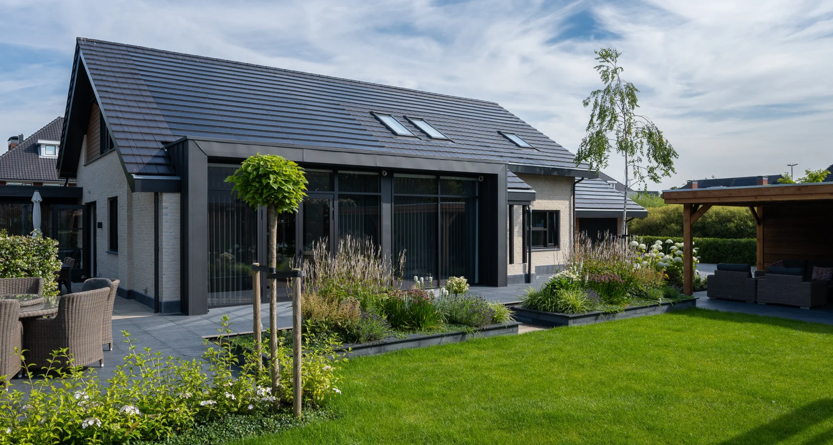 Exclusieve totaalrenovatie met tuinkamer
