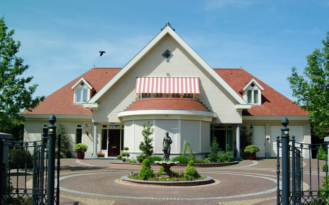 Woning met kelder en inpandig zwembad