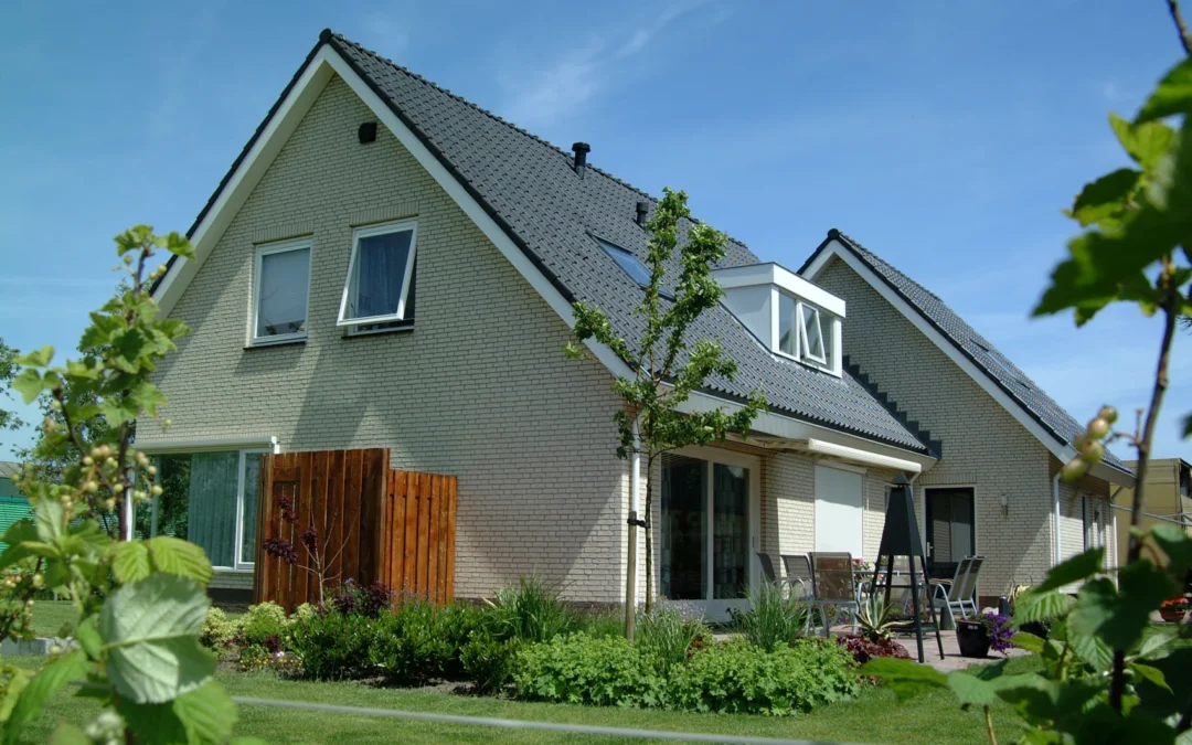 Vrijstaande woning met geschakelde garage