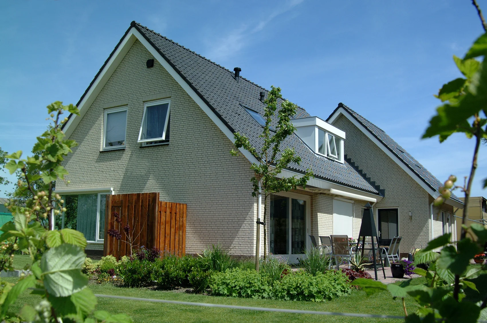 Vrijstaande woning met geschakelde garage