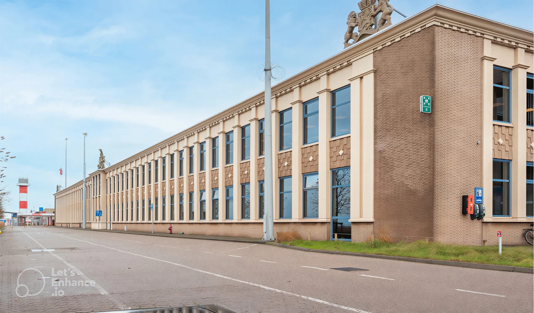 Gevelrenovatie en interne verbouwing kantoorgebouw