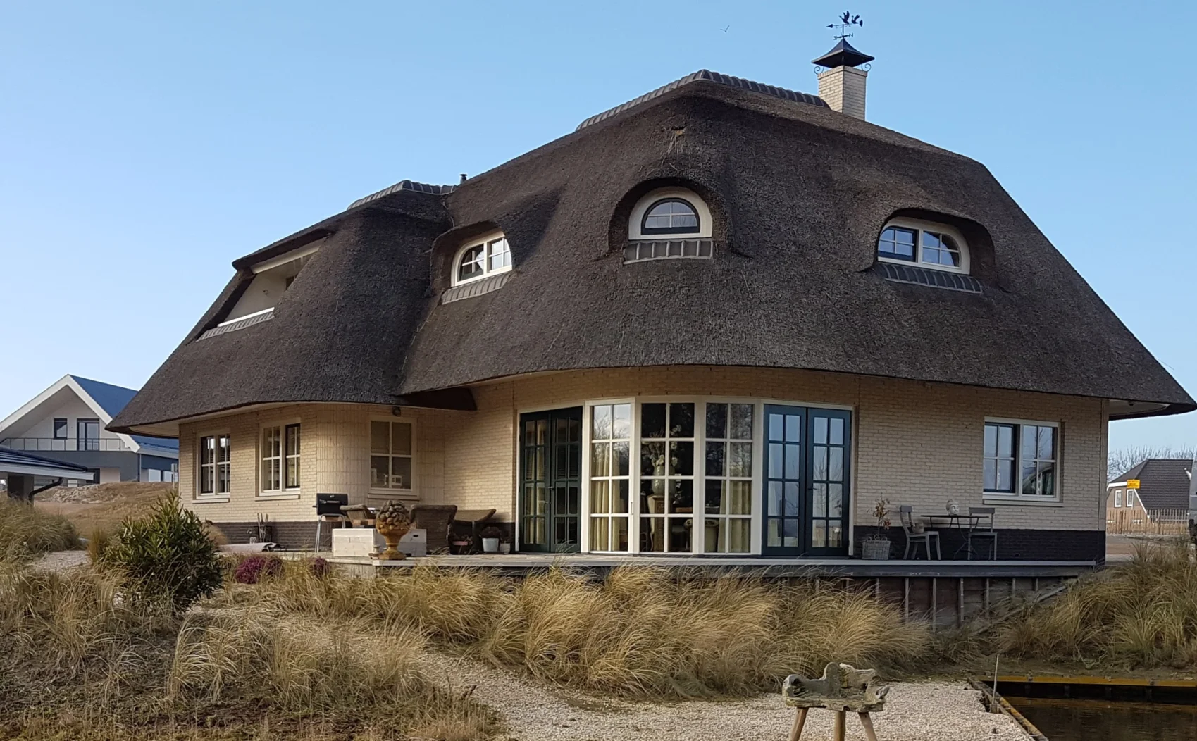 Landelijke woning met rietgedekte kap