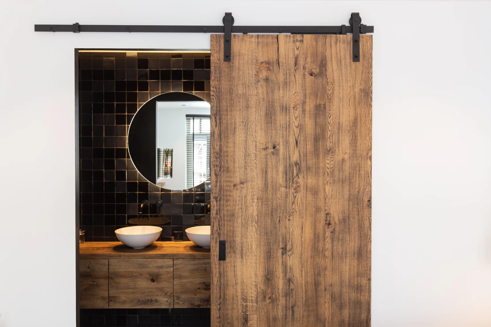 Warm en modern interieur voor nieuwbouwwoning
