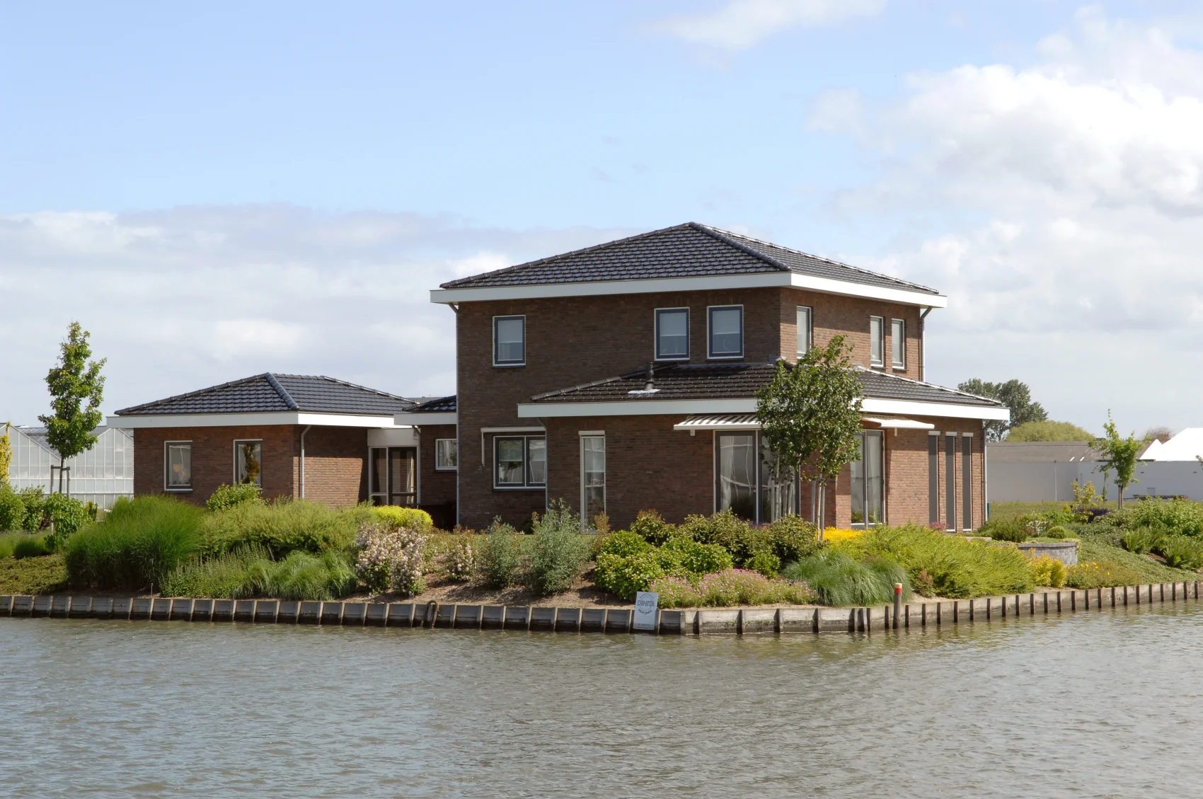 Tijdloze villa met ruim opgezette begane grond