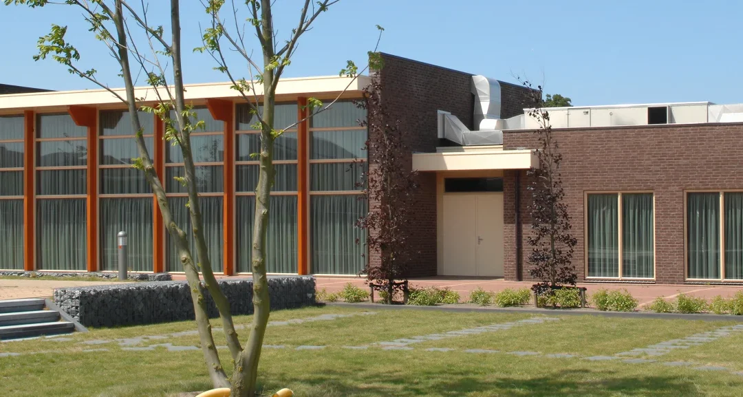 Nieuwbouw aula begraafplaats