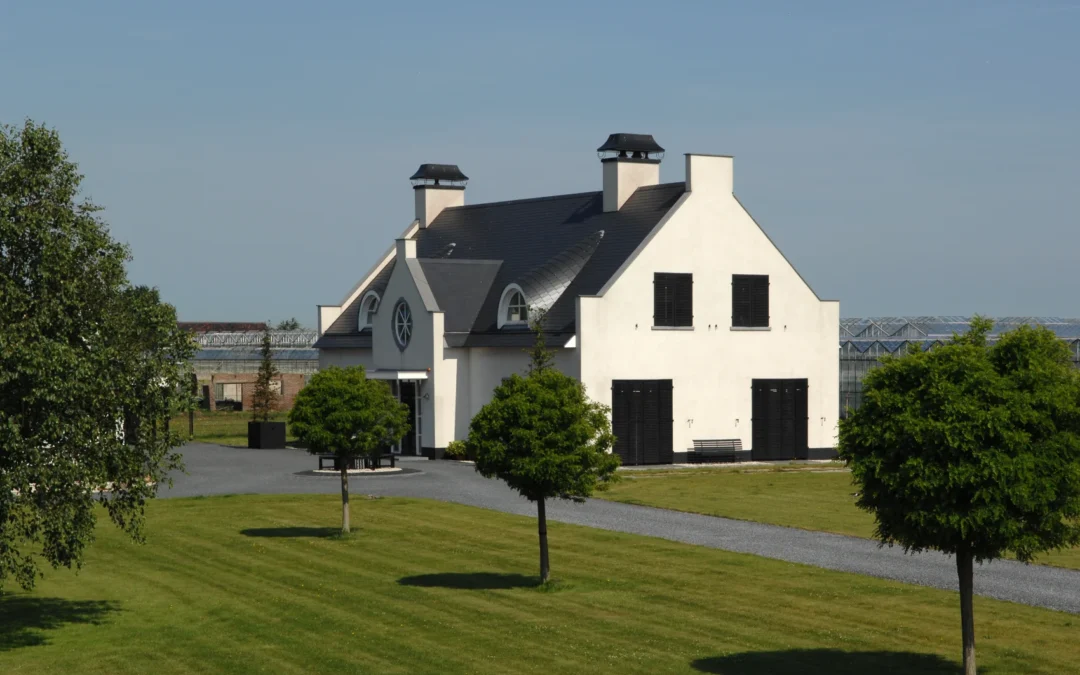 Stijlvolle woning met gestucte gevels en leien