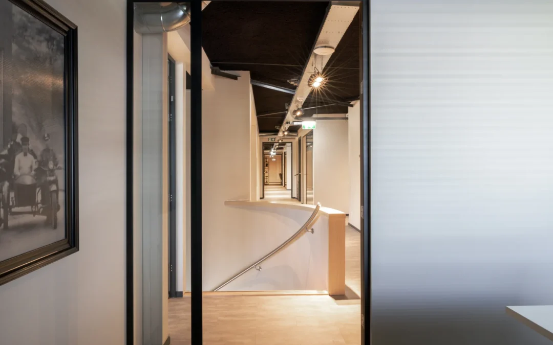 Uitbreiding kantoorgebouw met veel natuurlijk licht