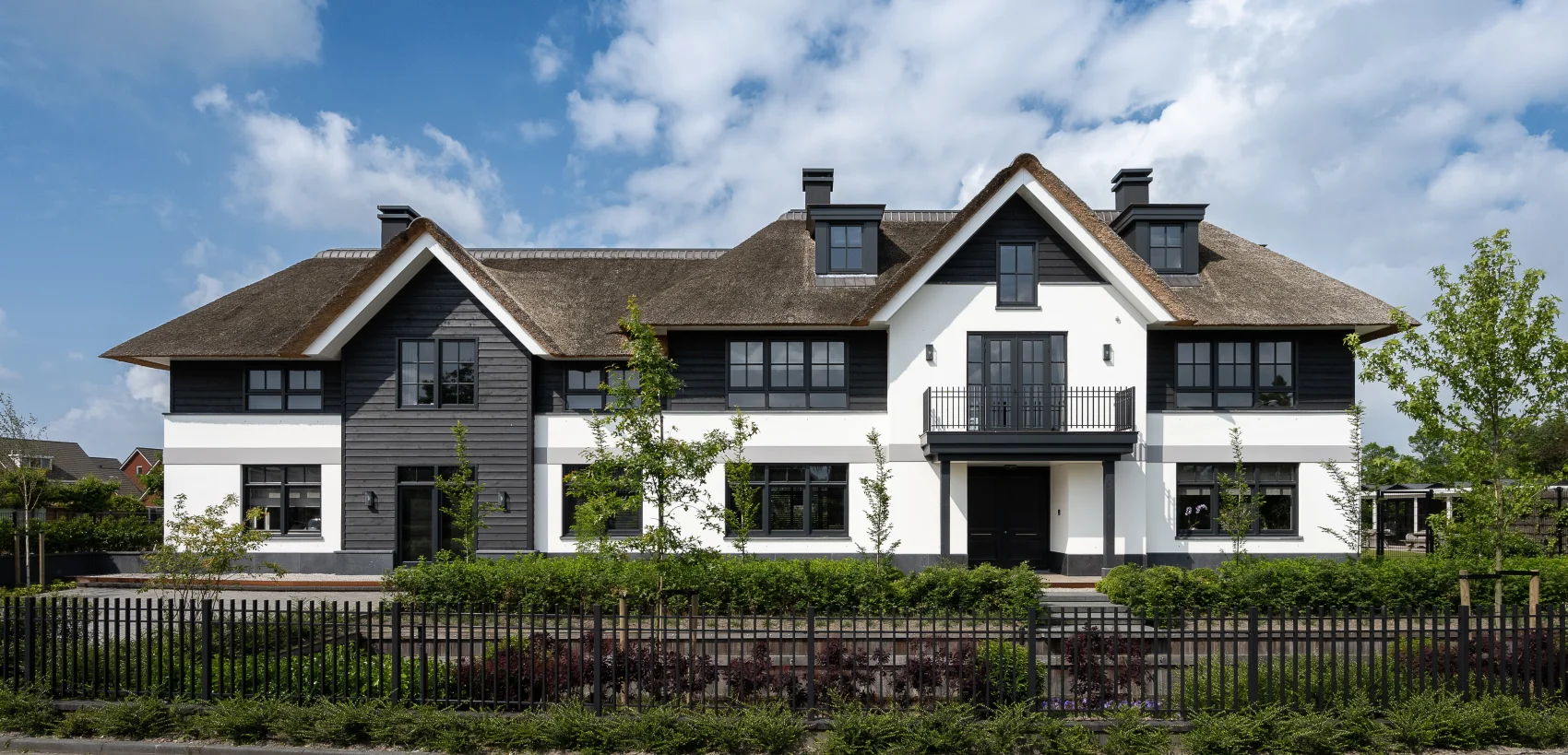 Rietgedekte villa